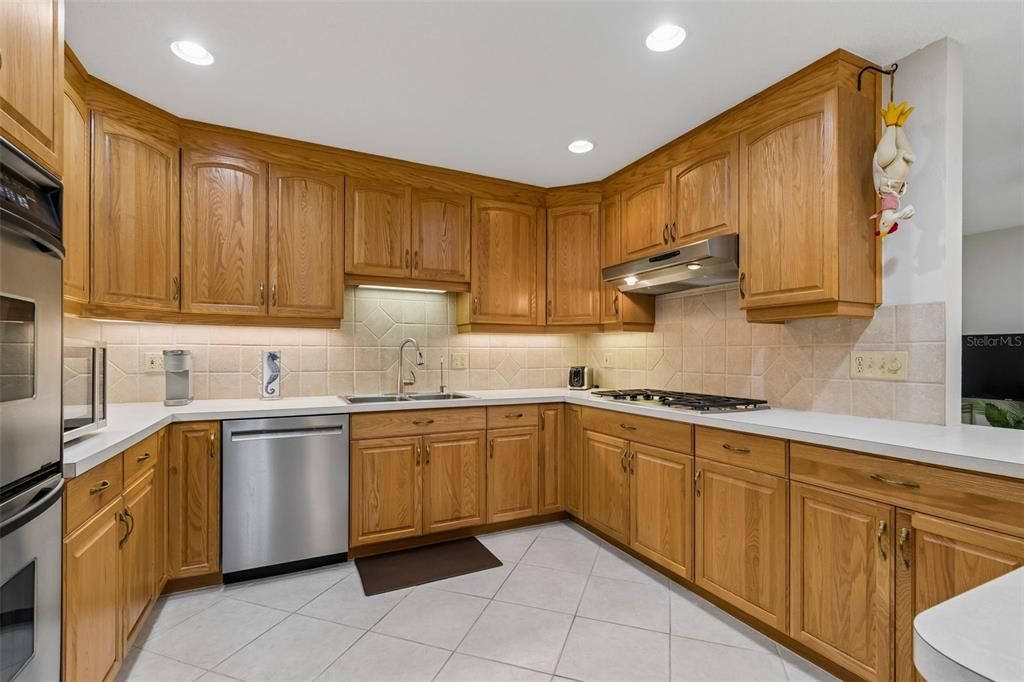 For Rent: $3,950 (4 beds, 3 baths, 2561 Square Feet)