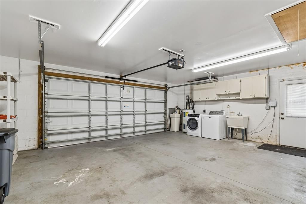 For Rent: $3,950 (4 beds, 3 baths, 2561 Square Feet)