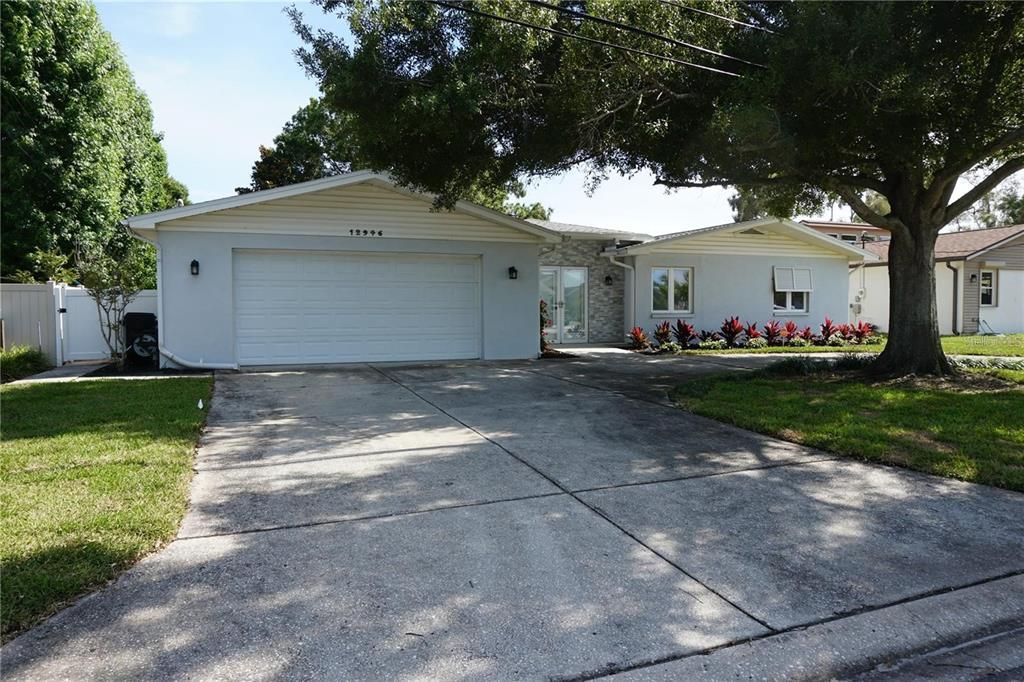 For Rent: $3,950 (4 beds, 3 baths, 2561 Square Feet)