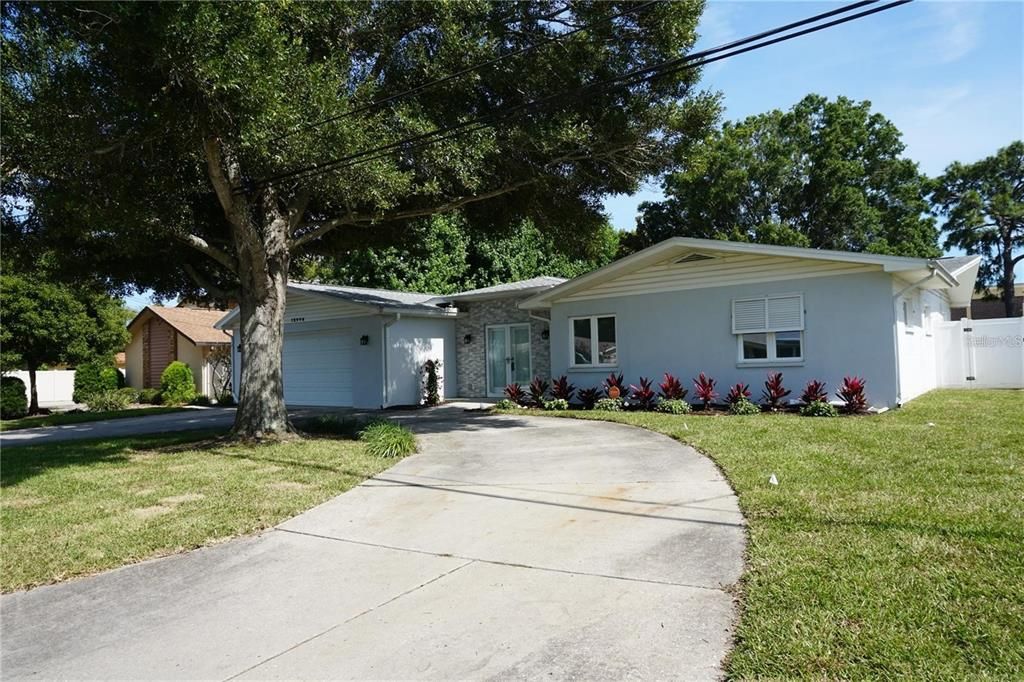 For Rent: $3,950 (4 beds, 3 baths, 2561 Square Feet)