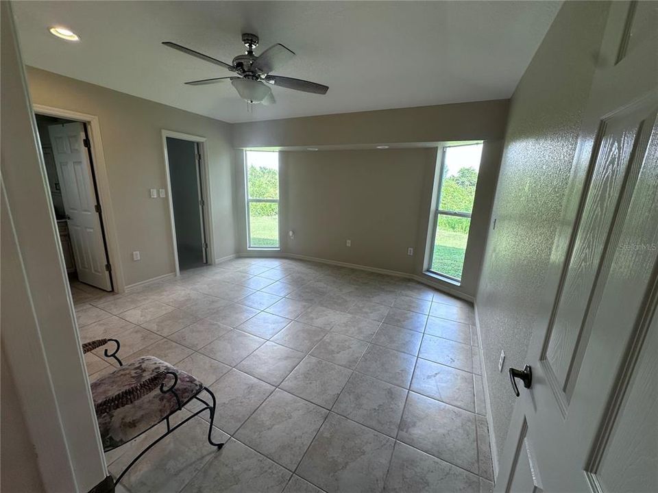For Sale: $274,875 (2 beds, 2 baths, 1376 Square Feet)