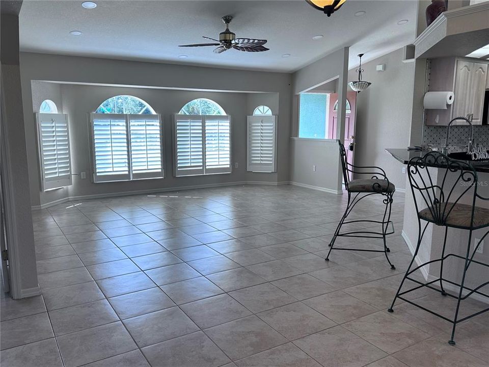 For Sale: $274,875 (2 beds, 2 baths, 1376 Square Feet)