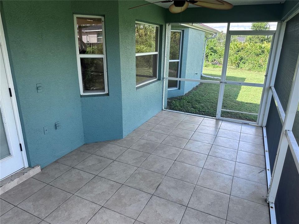 For Sale: $274,875 (2 beds, 2 baths, 1376 Square Feet)