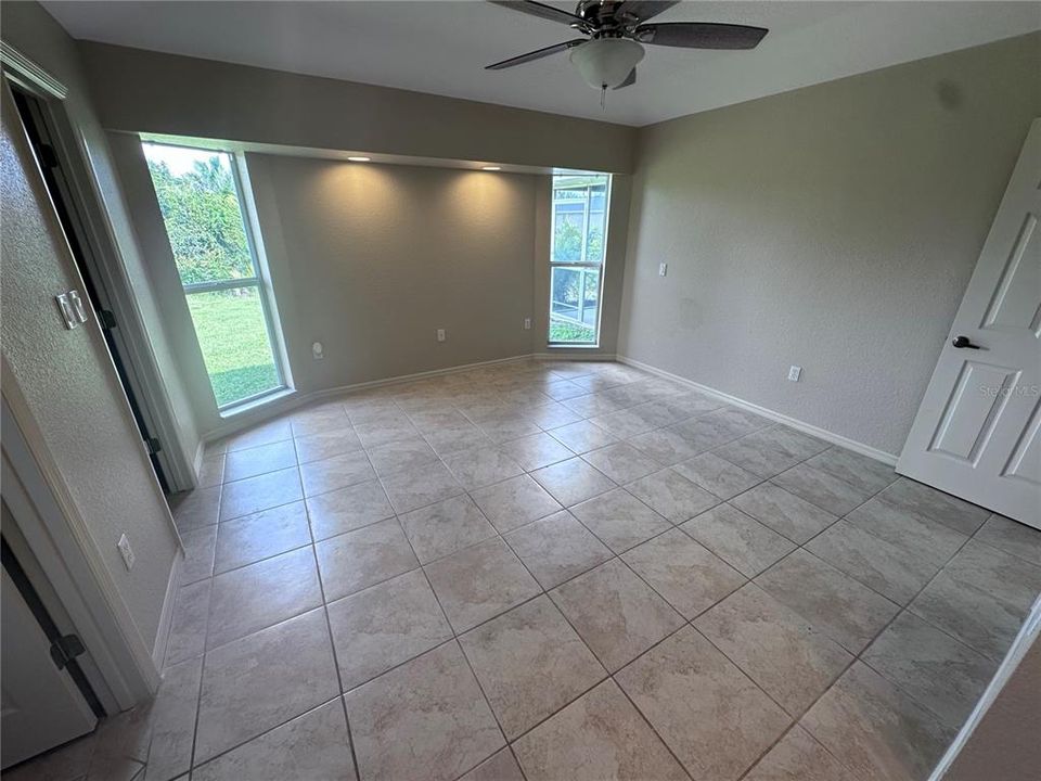 For Sale: $274,875 (2 beds, 2 baths, 1376 Square Feet)