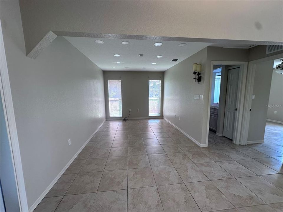For Sale: $274,875 (2 beds, 2 baths, 1376 Square Feet)