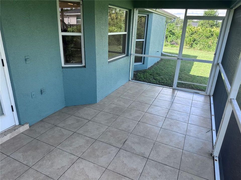 For Sale: $274,875 (2 beds, 2 baths, 1376 Square Feet)