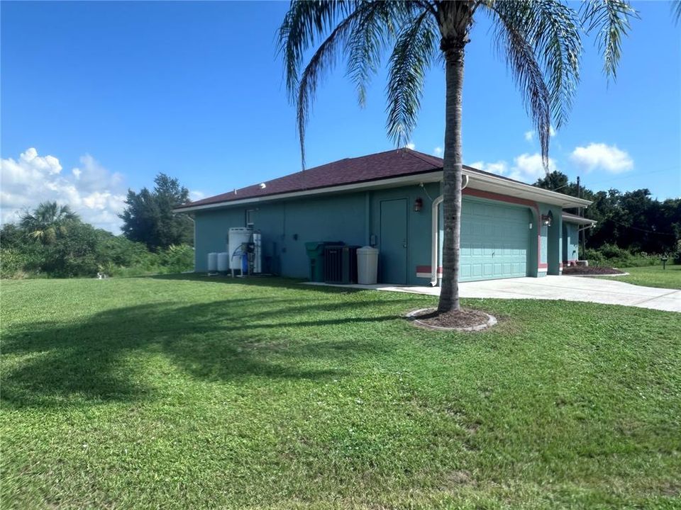 For Sale: $274,875 (2 beds, 2 baths, 1376 Square Feet)