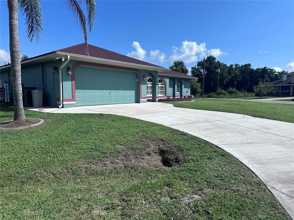 For Sale: $274,875 (2 beds, 2 baths, 1376 Square Feet)