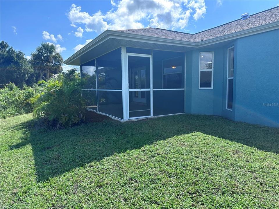 For Sale: $274,875 (2 beds, 2 baths, 1376 Square Feet)