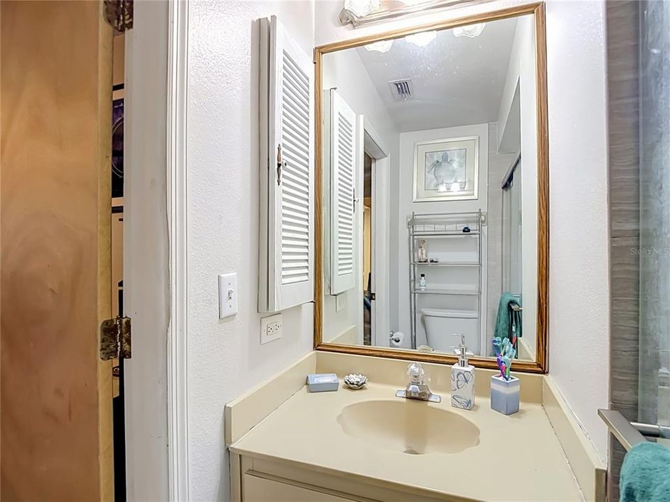 На продажу: $249,999 (2 спален, 2 ванн, 956 Квадратных фут)