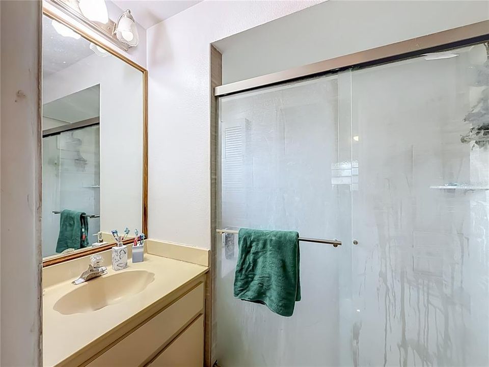 На продажу: $249,999 (2 спален, 2 ванн, 956 Квадратных фут)