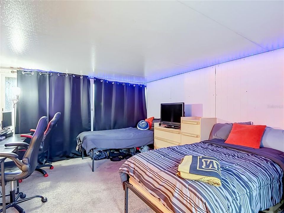 На продажу: $249,999 (2 спален, 2 ванн, 956 Квадратных фут)