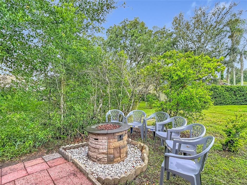 На продажу: $249,999 (2 спален, 2 ванн, 956 Квадратных фут)
