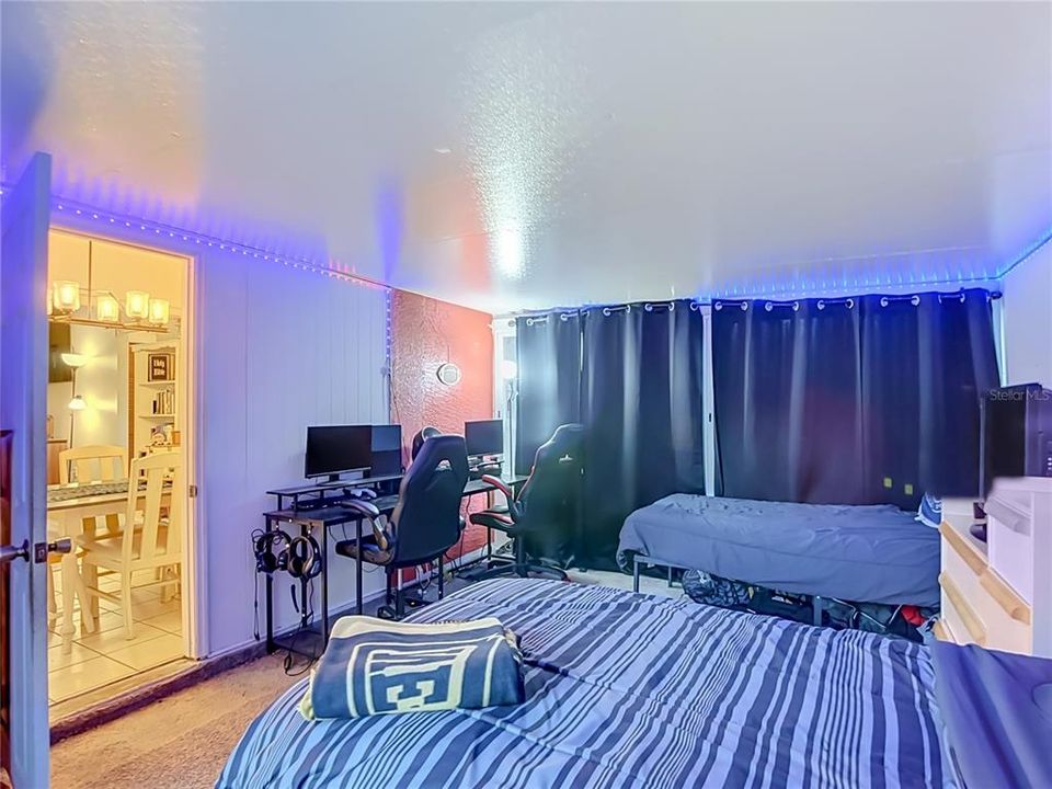 На продажу: $249,999 (2 спален, 2 ванн, 956 Квадратных фут)