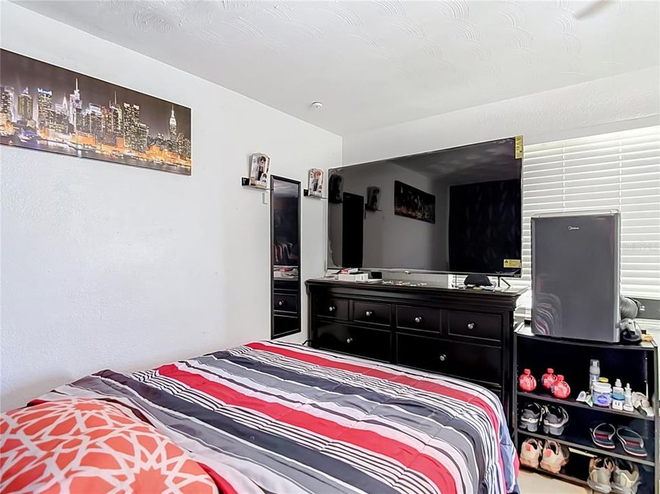 For Sale: $210,000 (3 beds, 1 baths, 1104 Square Feet)