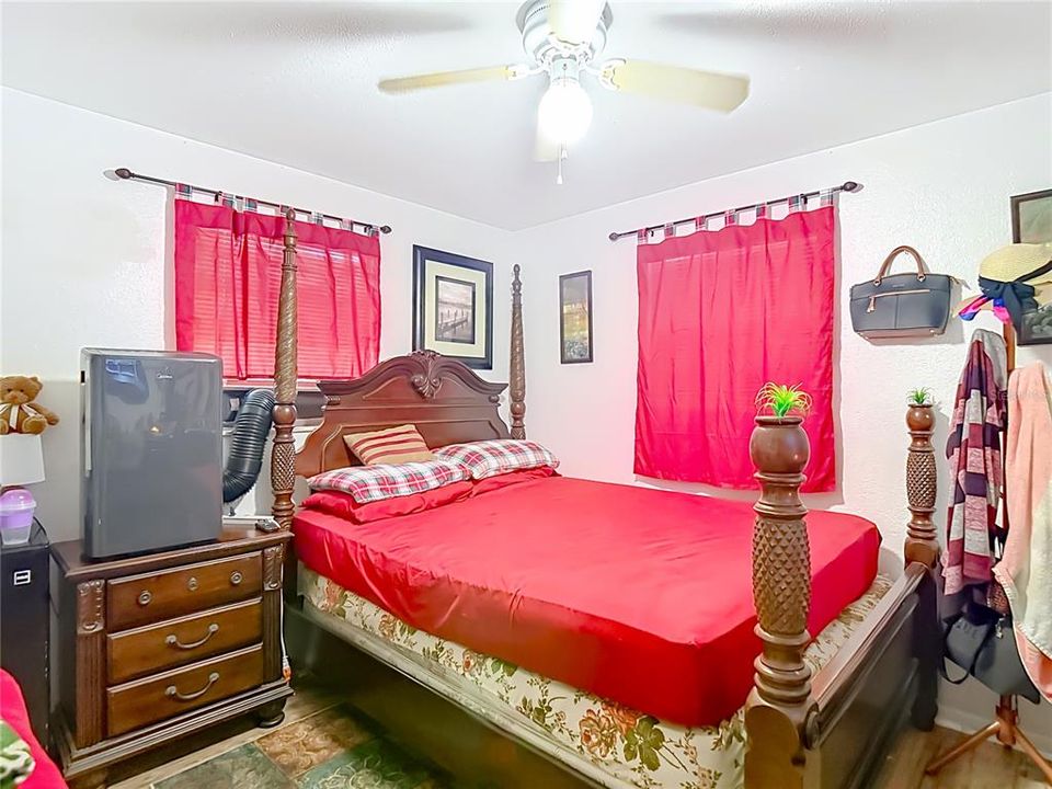 For Sale: $210,000 (3 beds, 1 baths, 1104 Square Feet)