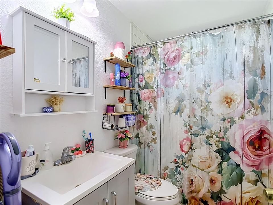 For Sale: $210,000 (3 beds, 1 baths, 1104 Square Feet)