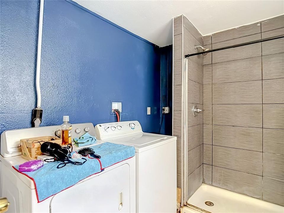For Sale: $210,000 (3 beds, 1 baths, 1104 Square Feet)