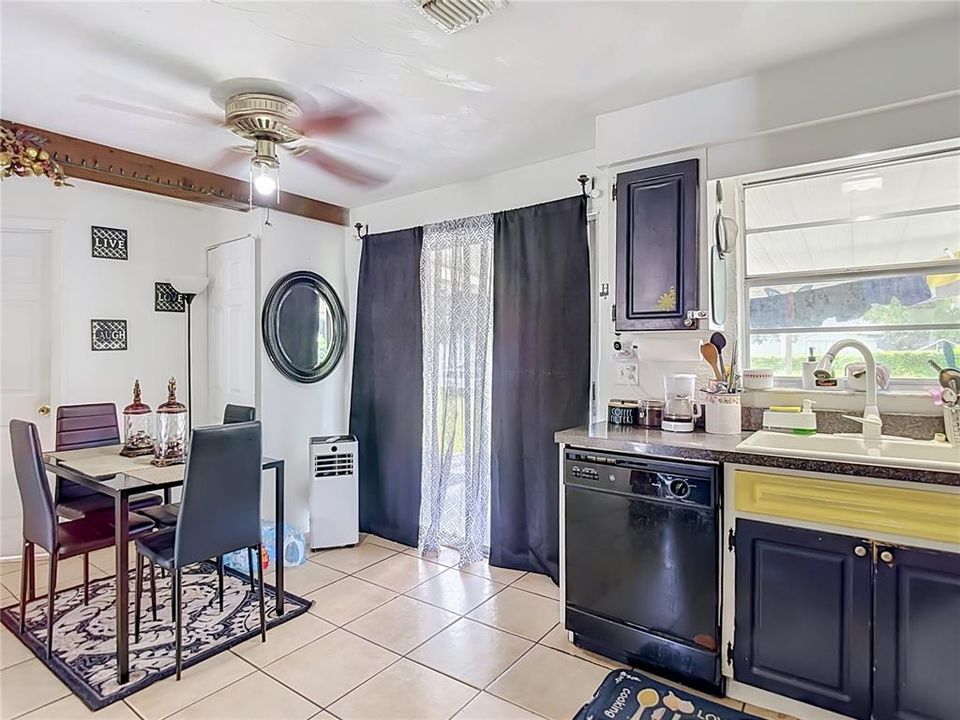 For Sale: $210,000 (3 beds, 1 baths, 1104 Square Feet)