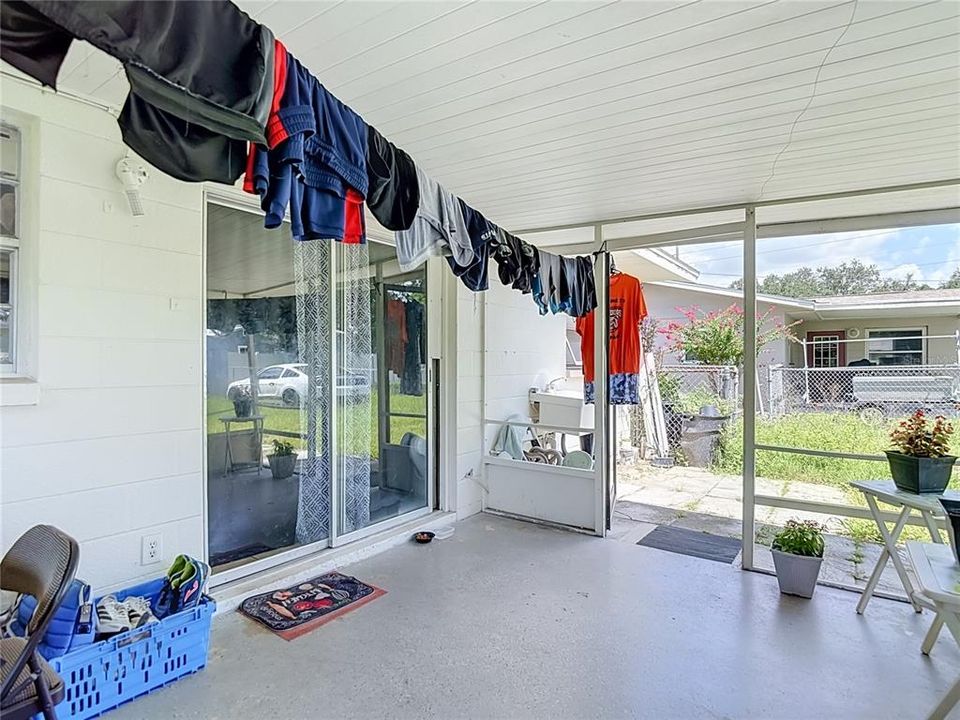 For Sale: $210,000 (3 beds, 1 baths, 1104 Square Feet)