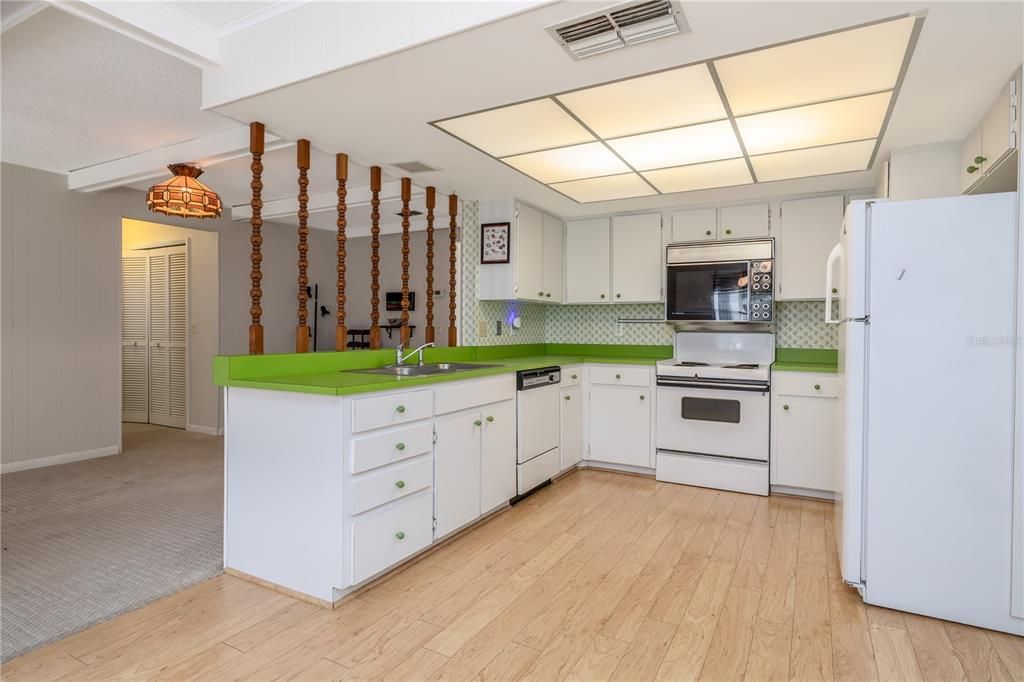 En Venta: $319,000 (3 camas, 2 baños, 2340 Pies cuadrados)