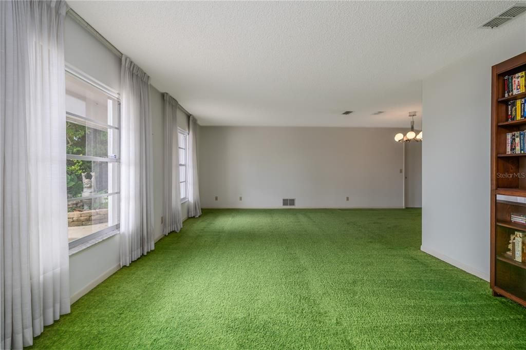 En Venta: $319,000 (3 camas, 2 baños, 2340 Pies cuadrados)