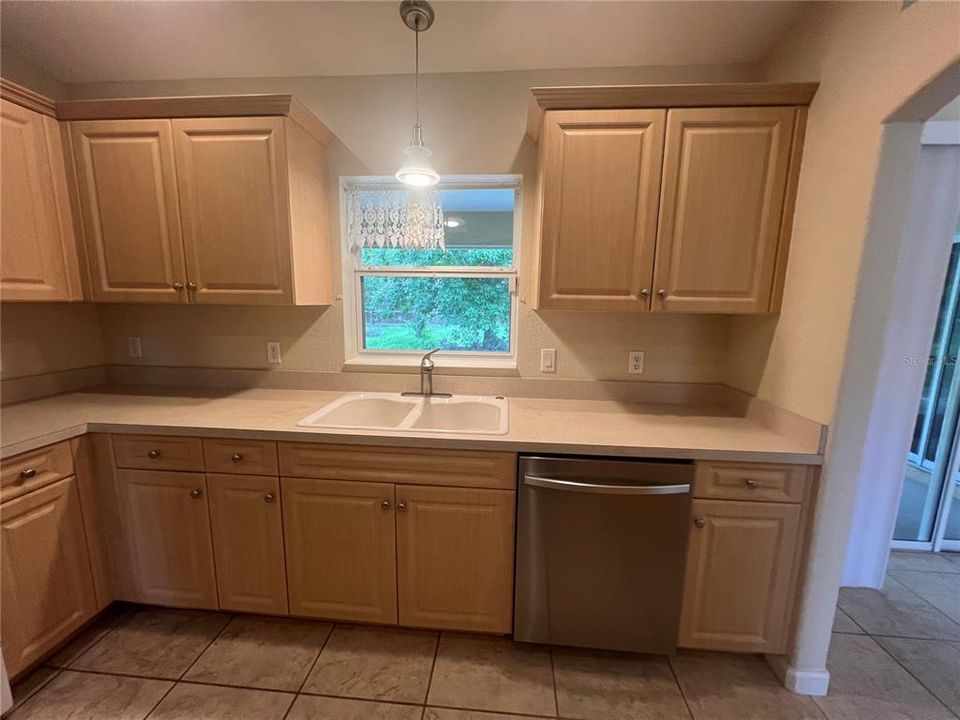 В аренду: $1,750 (3 спален, 2 ванн, 1508 Квадратных фут)