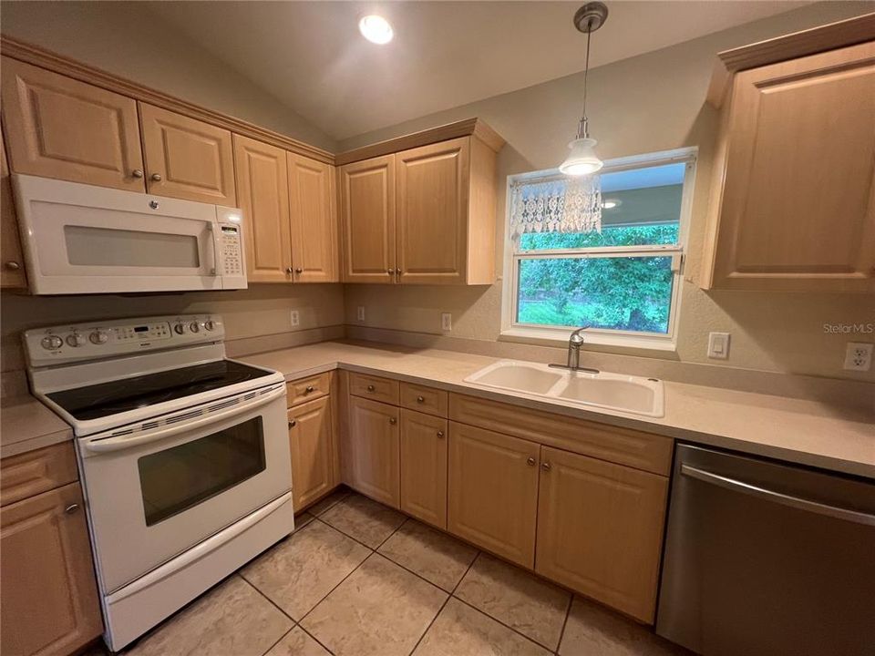 В аренду: $1,750 (3 спален, 2 ванн, 1508 Квадратных фут)