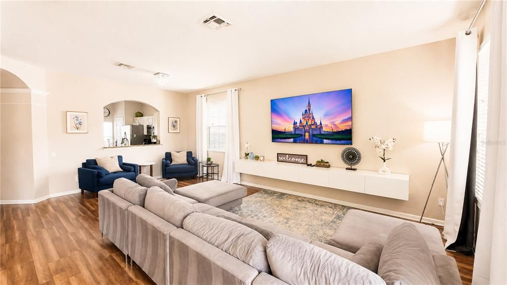 For Sale: $699,000 (6 beds, 4 baths, 2812 Square Feet)