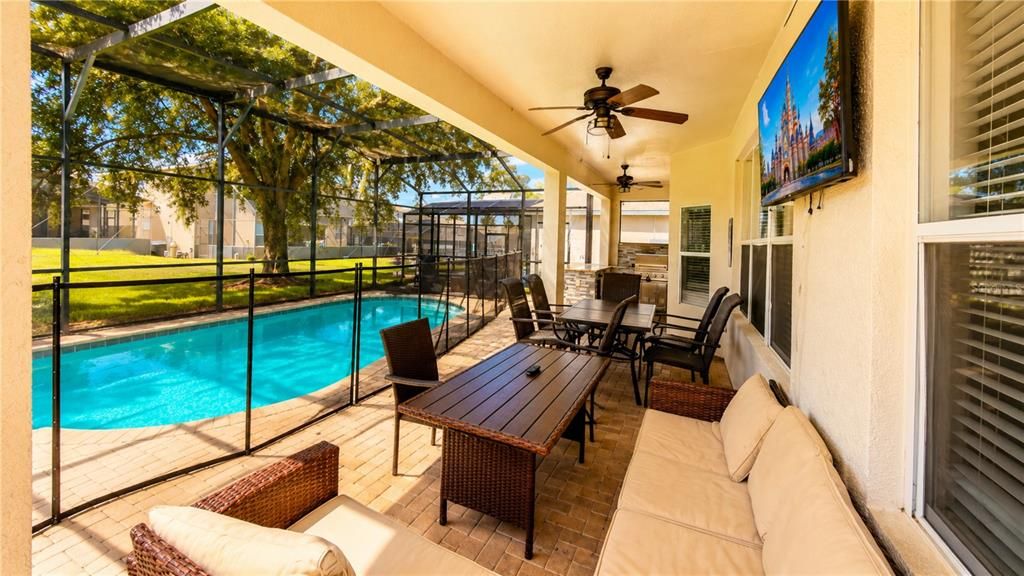 For Sale: $699,000 (6 beds, 4 baths, 2812 Square Feet)