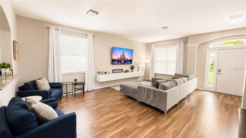 For Sale: $699,000 (6 beds, 4 baths, 2812 Square Feet)