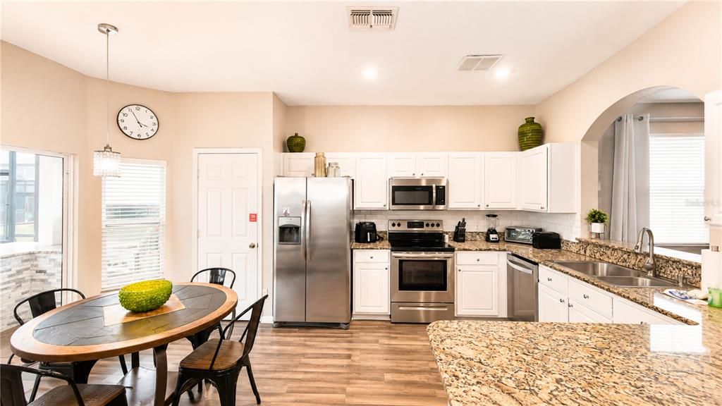 For Sale: $699,000 (6 beds, 4 baths, 2812 Square Feet)