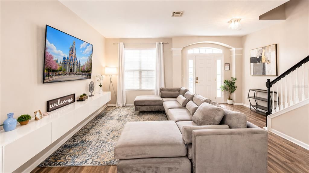 For Sale: $699,000 (6 beds, 4 baths, 2812 Square Feet)