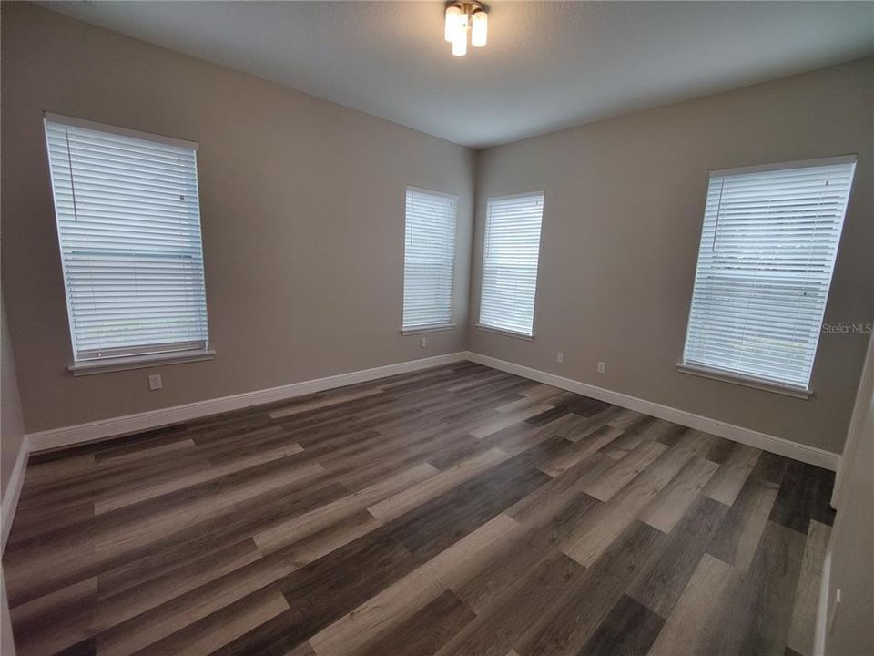 For Rent: $3,299 (4 beds, 2 baths, 2054 Square Feet)