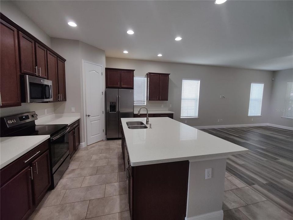 For Rent: $3,299 (4 beds, 2 baths, 2054 Square Feet)