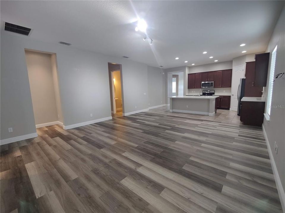 For Rent: $3,299 (4 beds, 2 baths, 2054 Square Feet)