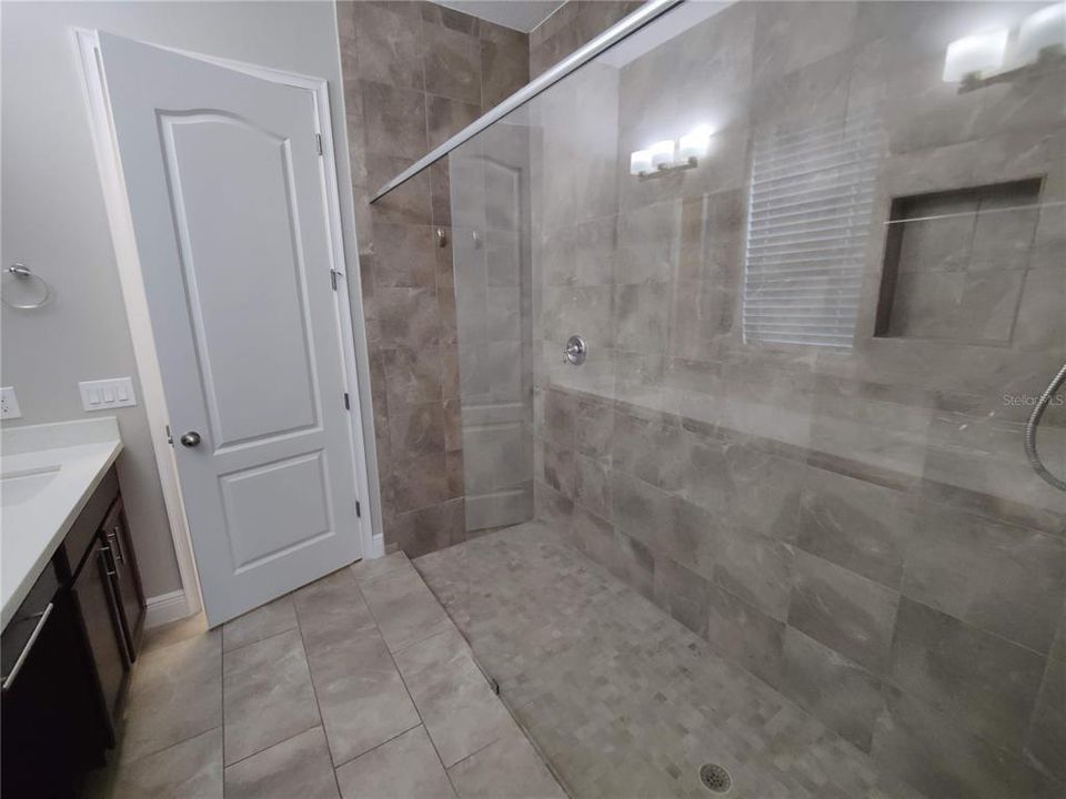 For Rent: $3,299 (4 beds, 2 baths, 2054 Square Feet)