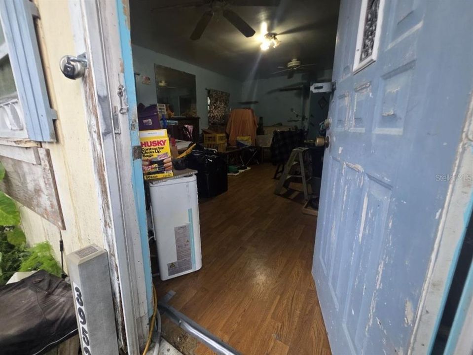 For Sale: $90,000 (3 beds, 1 baths, 980 Square Feet)