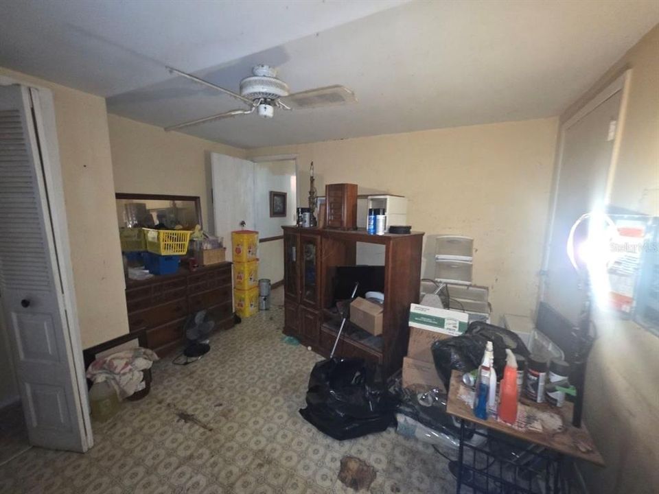 For Sale: $90,000 (3 beds, 1 baths, 980 Square Feet)