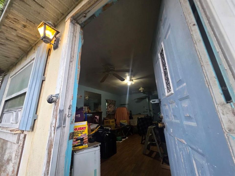 For Sale: $90,000 (3 beds, 1 baths, 980 Square Feet)