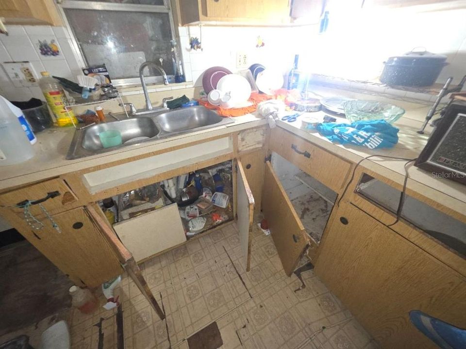 For Sale: $90,000 (3 beds, 1 baths, 980 Square Feet)
