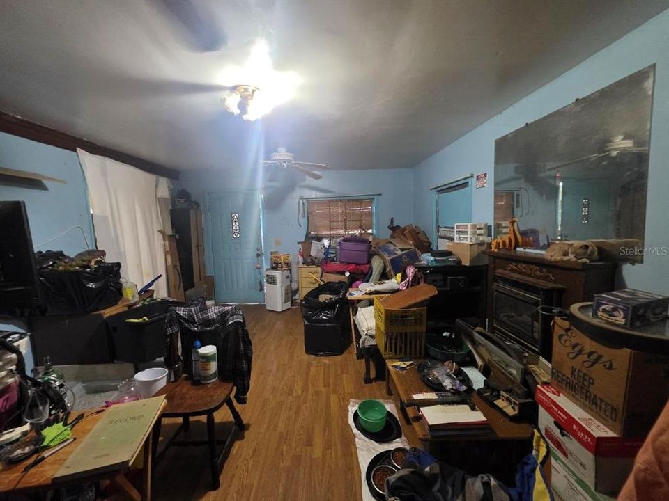 For Sale: $90,000 (3 beds, 1 baths, 980 Square Feet)