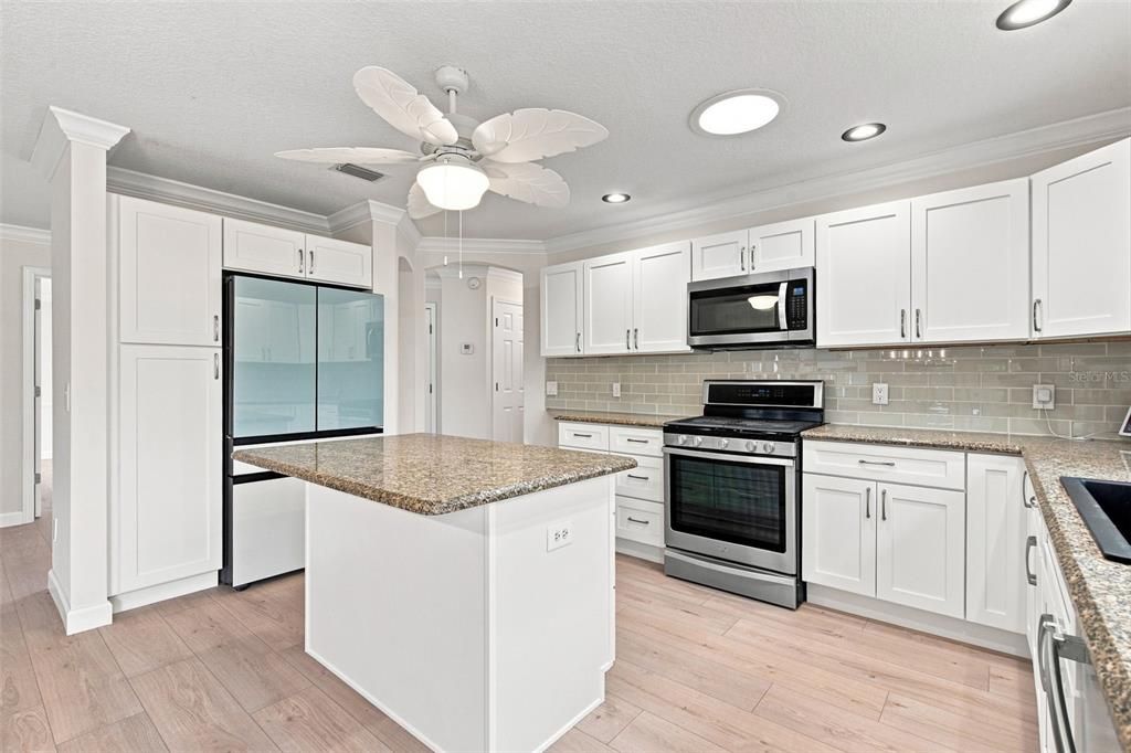 For Sale: $369,000 (3 beds, 2 baths, 1564 Square Feet)