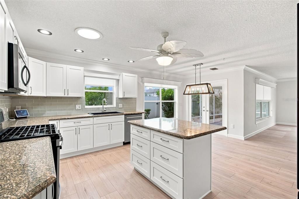 For Sale: $369,000 (3 beds, 2 baths, 1564 Square Feet)