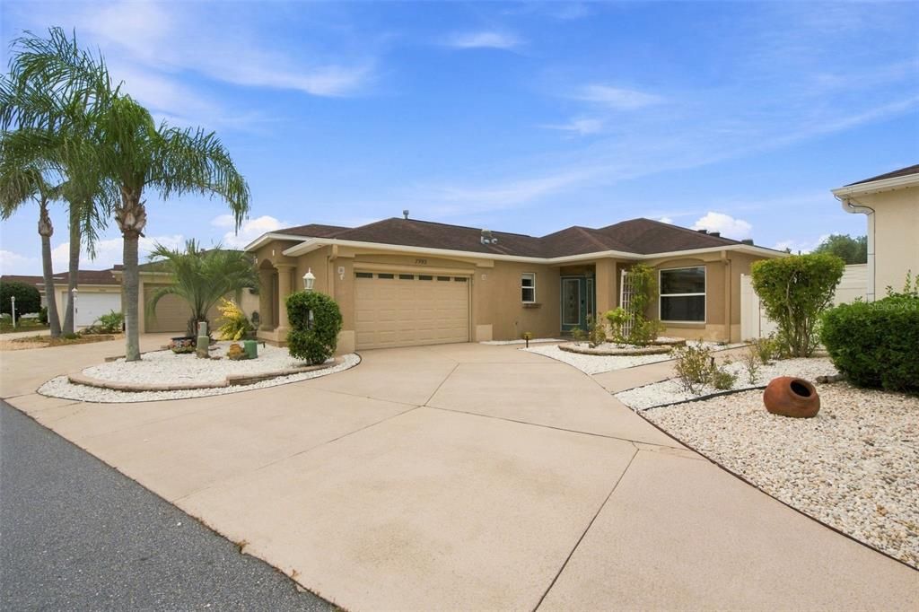 For Sale: $369,000 (3 beds, 2 baths, 1564 Square Feet)