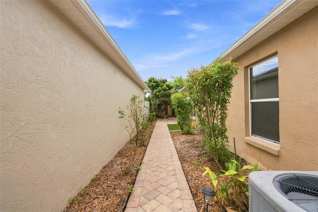 For Sale: $369,000 (3 beds, 2 baths, 1564 Square Feet)