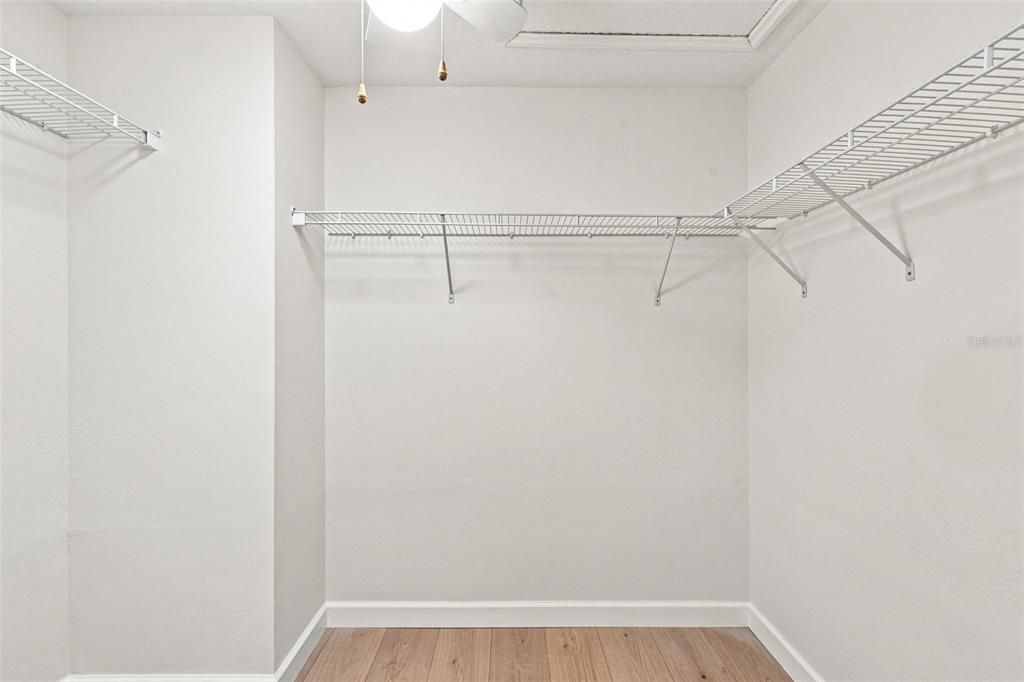 For Sale: $369,000 (3 beds, 2 baths, 1564 Square Feet)