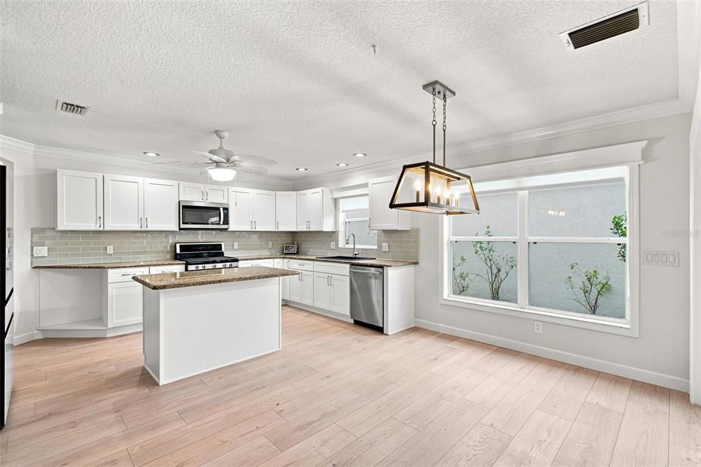 For Sale: $369,000 (3 beds, 2 baths, 1564 Square Feet)