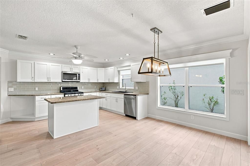 For Sale: $369,000 (3 beds, 2 baths, 1564 Square Feet)