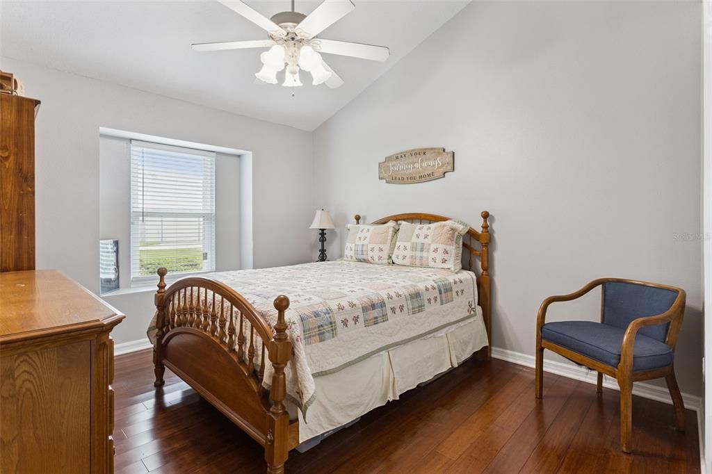 Activo con contrato: $964,500 (5 camas, 3 baños, 2717 Pies cuadrados)